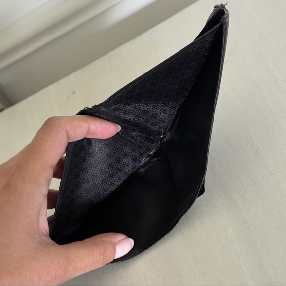 TUMI Sleek Black Leather Men's Wallet - Picture 8 of 9